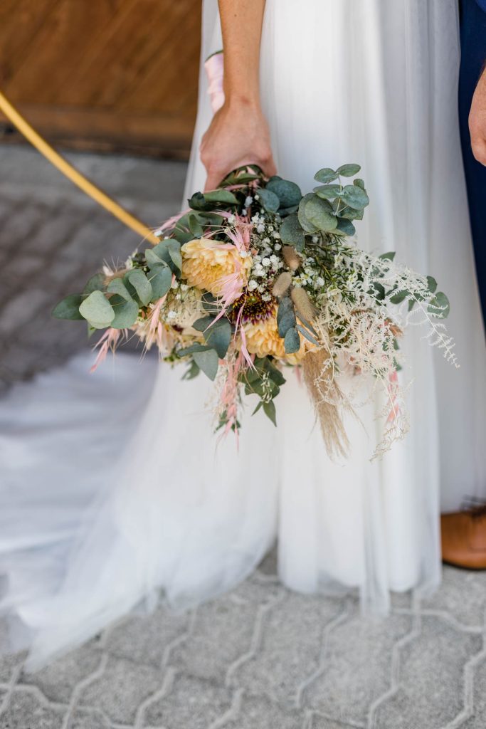 Foto vom Brautstrauß, Blumenkombi aus frischen und Trockenblumen by Christina Klass