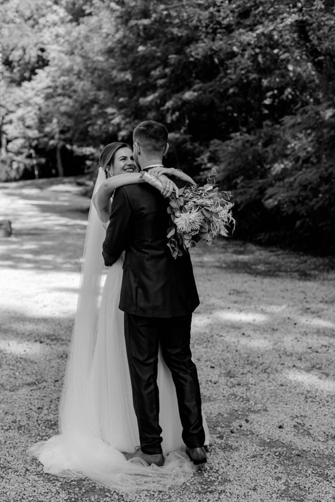 Hochzeitsfotografin Christina Klass, Emotionale Brautpaarfotos in der Natur