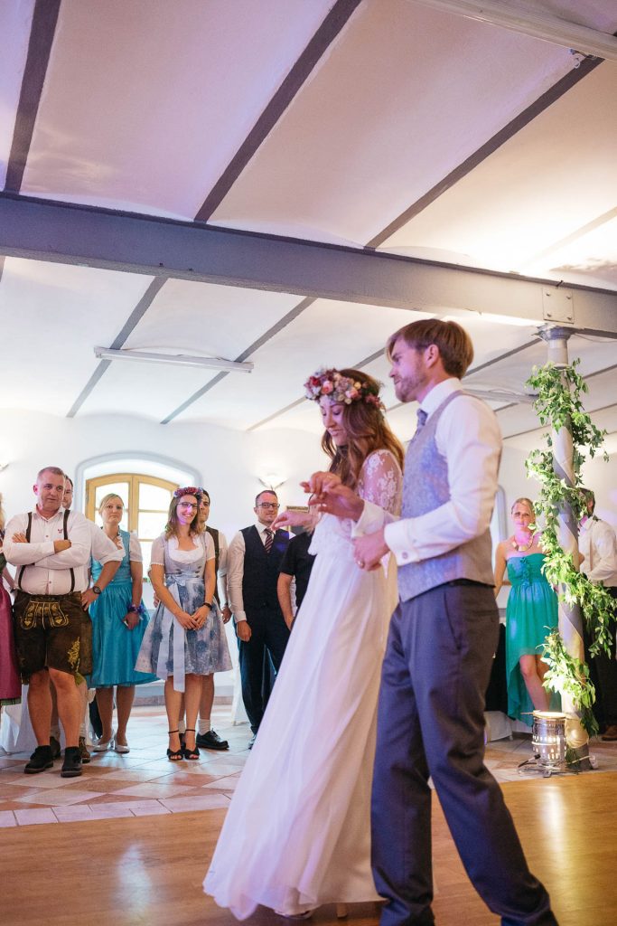 Hochzeitfotografin Christina Klass, Freie Trauung, Brautpaar und Hochzeitsgäste