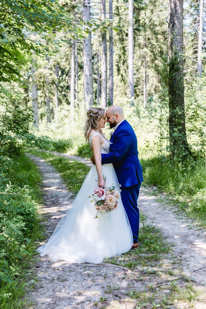 Emotionale Hochzeitsbilder im Wald by Christina Klass
