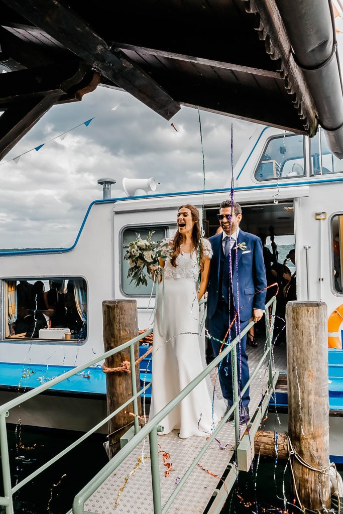 Hochzeitsfotografie Christina Klass, Hochzeit am Starnberger See, Brautpaar am Boot