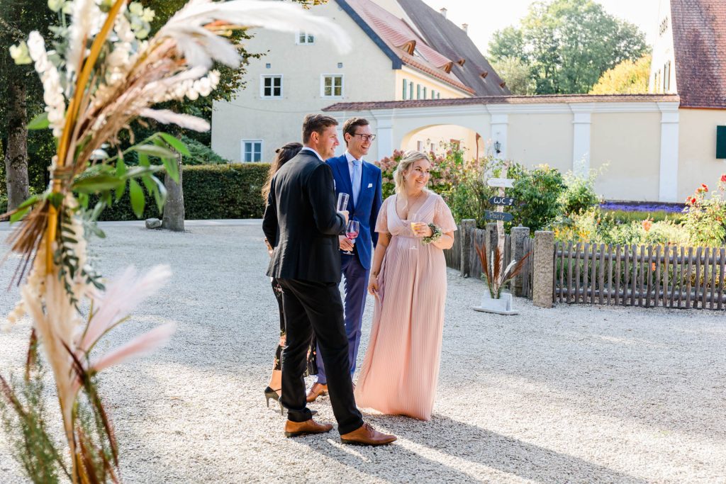 Hochzeitsfotografin Christina Klass, Freie Trauung, Hochzeitsgäste beim Empfang