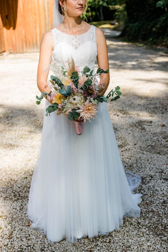 Foto vom Brautstrauß, Blumenkombi aus frischen und Trockenblumen by Christina Klass