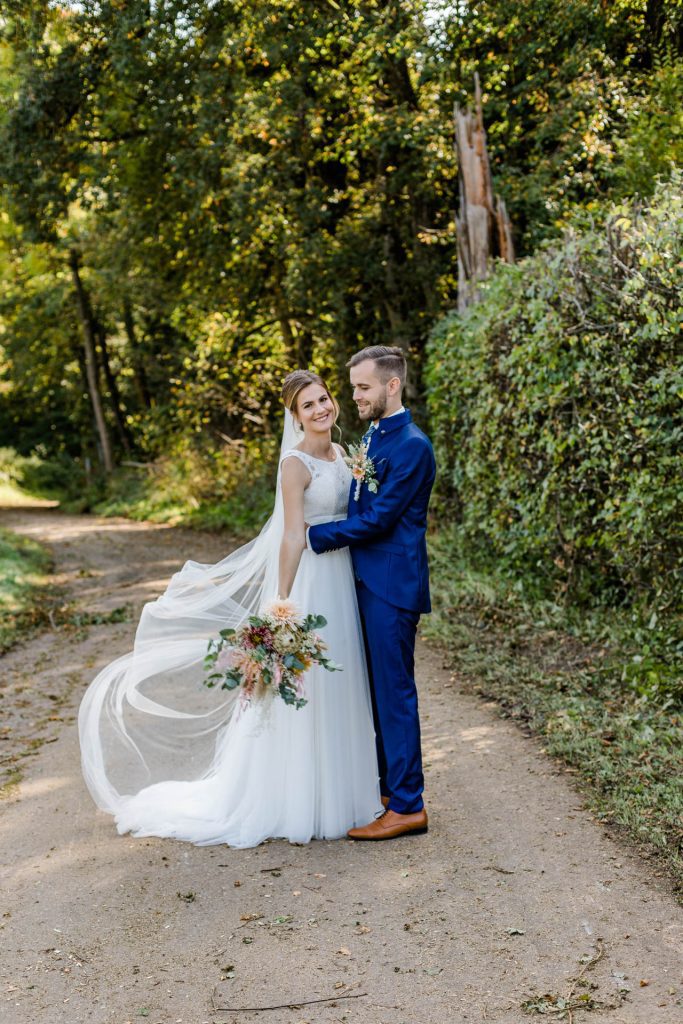 Hochzeitsfotografin Christina Klass, Zeitlose Brautpaarfotos in der Natur