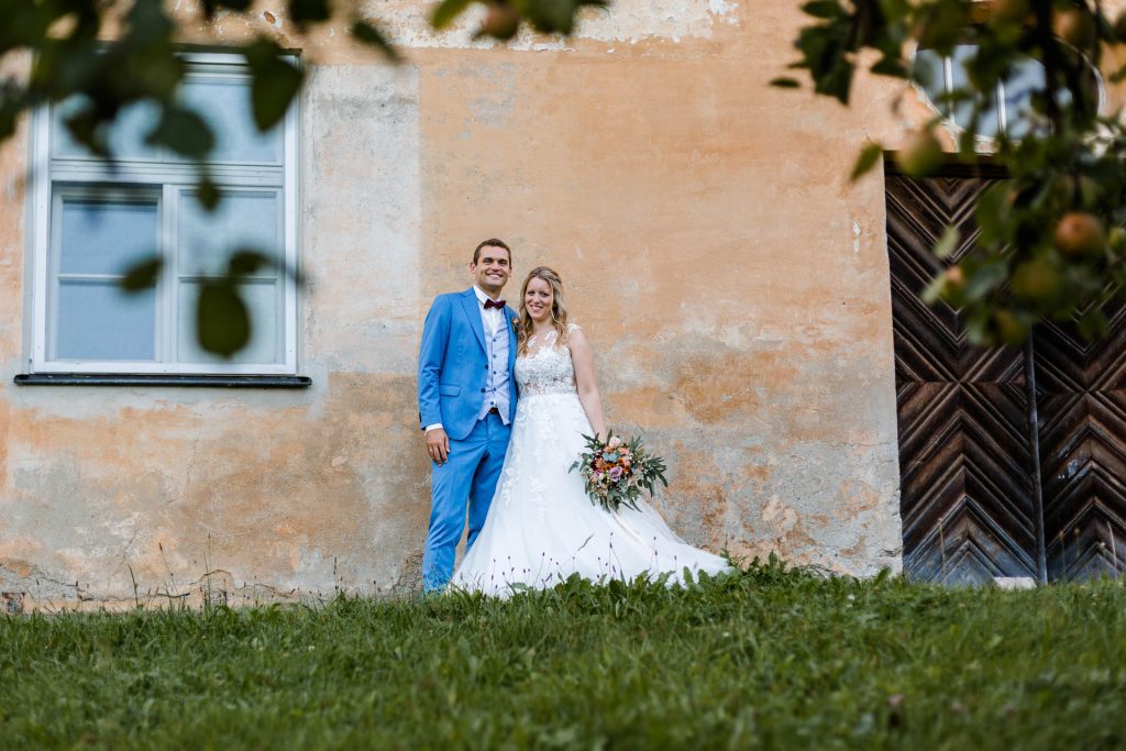 Hochzeitsreportage by Christina Klass, Kloster Scheyern, Brautpaar beim Fotoshooting