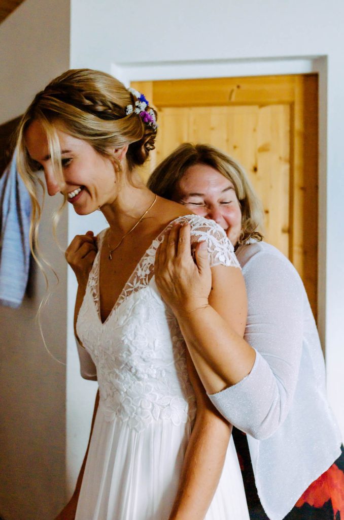 Braut mit Mutter, Foto by Hochzeitsfotografin Christina Klass