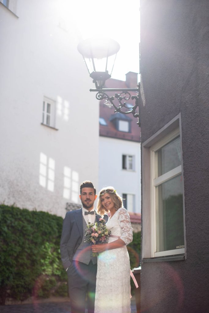 Hochzeitfoto by Christina Klass, Standesamtliche Trauung, Brautpaar in Augsburger Innenstadt