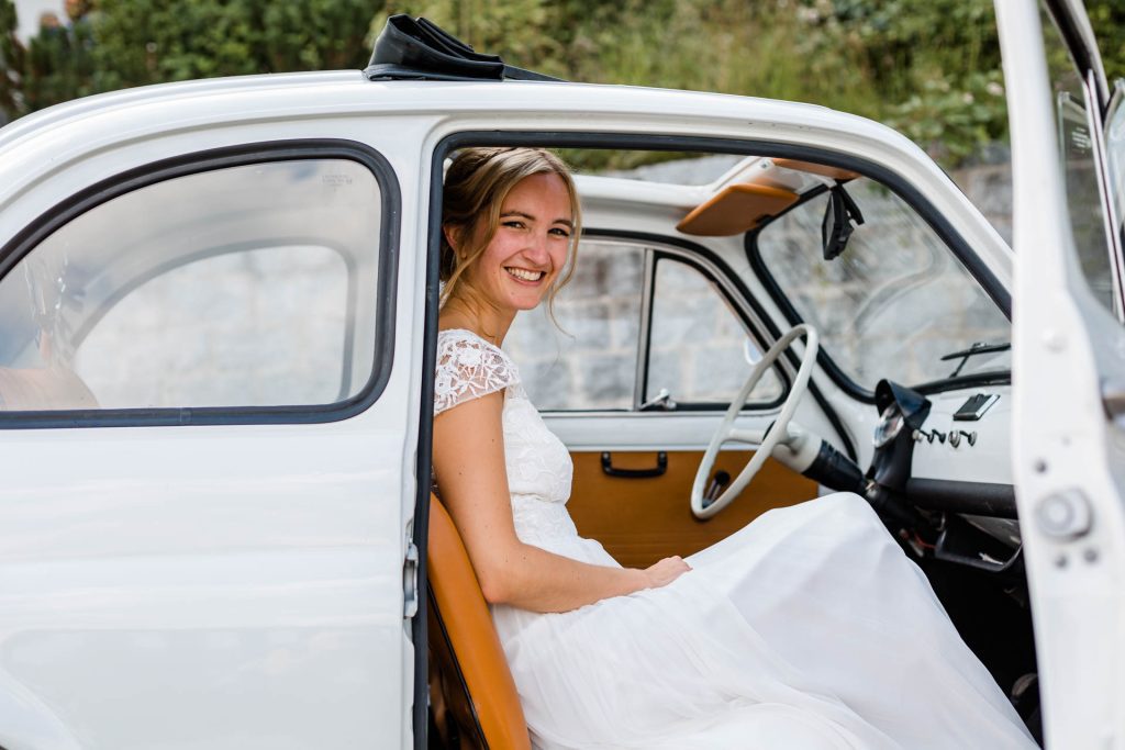 Braut im Hochzeitsauto, Foto by Hochzeitsfotografin Christina Klass