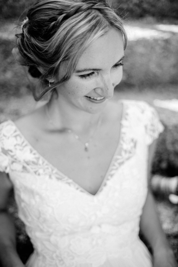 Foto von der Braut, schwarz-weiß, Nahaufnahme, Foto by Hochzeitsfotografin Christina Klass