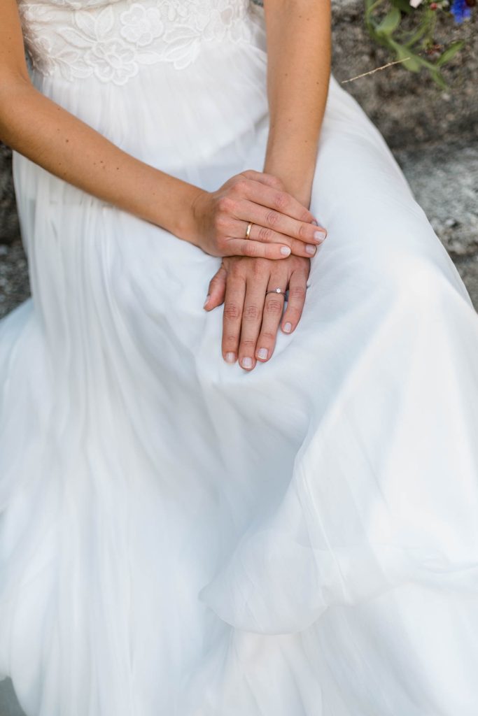 Hochzeitsfotografiee Christina Klass, Hände mit Verlobungs- und Brautring