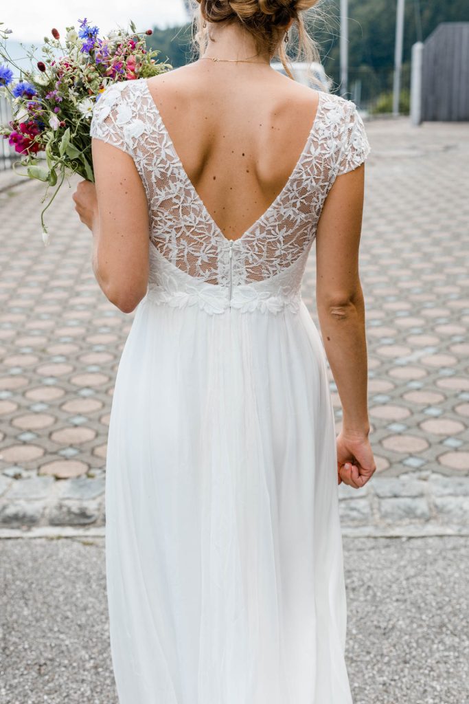 Hochzeitsfotografie Christina Klass, Brautkleid von hinten fotografiert