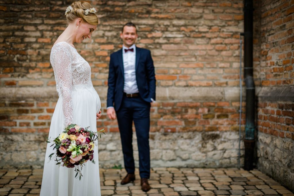 Hochzeitsfotografie Augsburg, standesamtliche Trauung, Brautpaarshooting, schwangere Braut