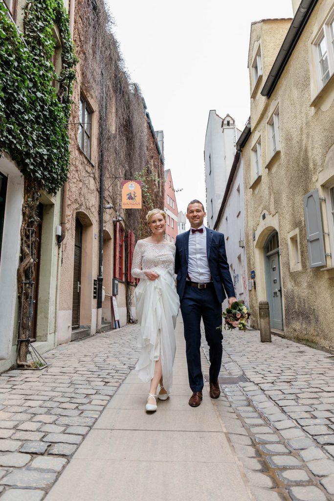 Hochzeitfotografie Christina Klass, Brautpaar in Augsburger Altstadt